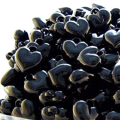 B516 - 24pcs Black Heart Plastic Charms