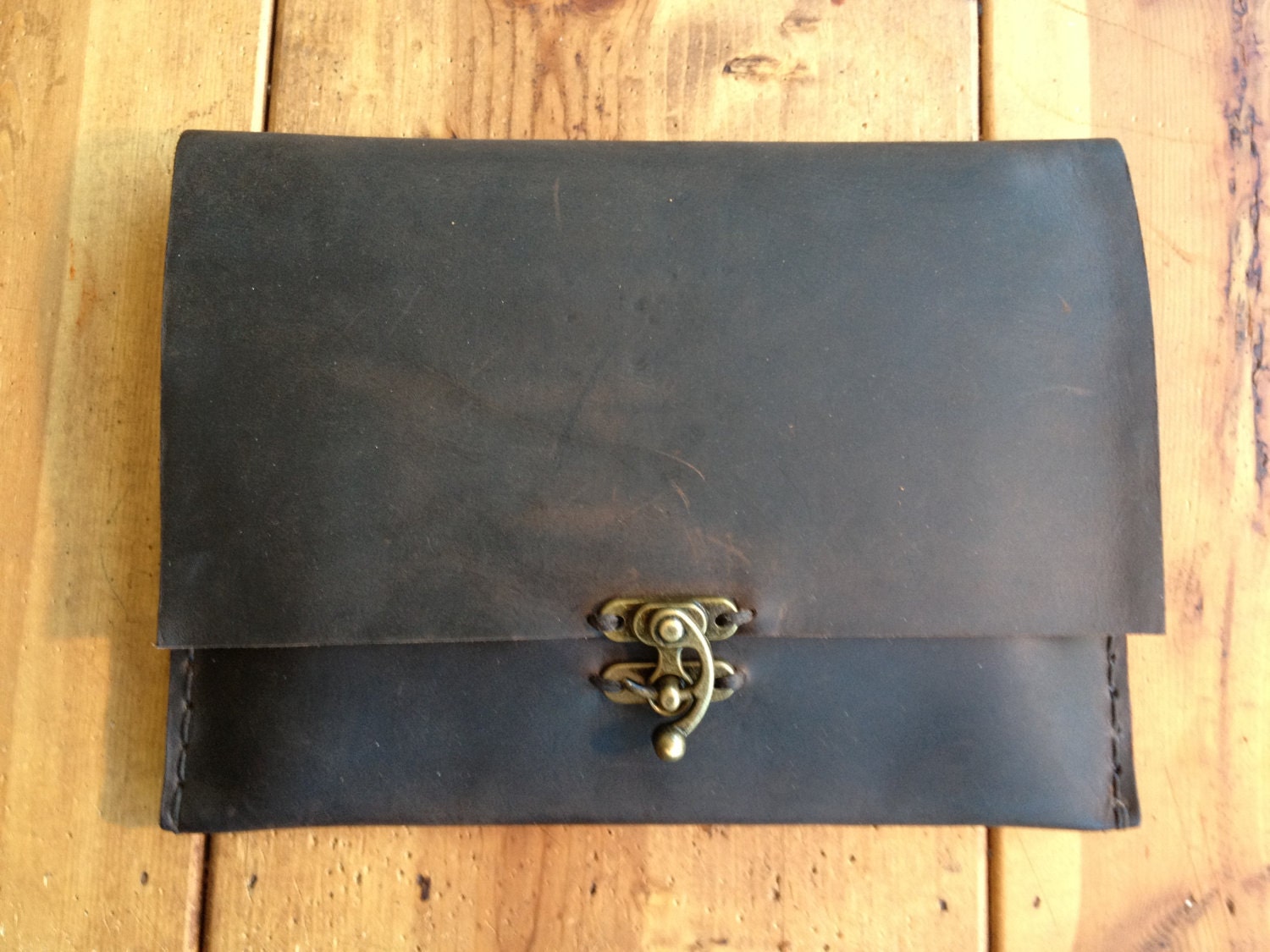 Hand stiched leather ipad case by Aixa on Etsy- extra roomy case