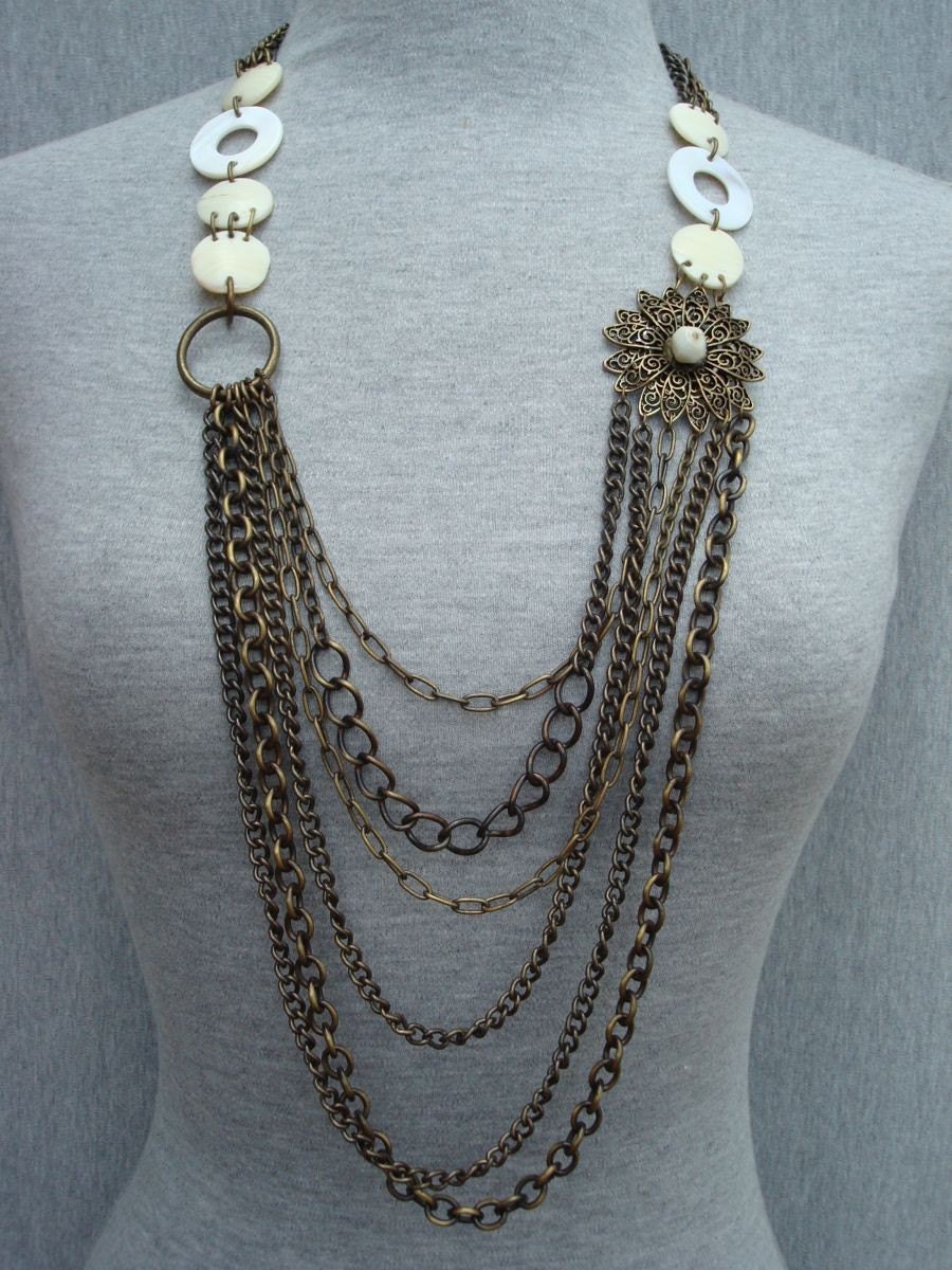 Multichain necklace with Shell