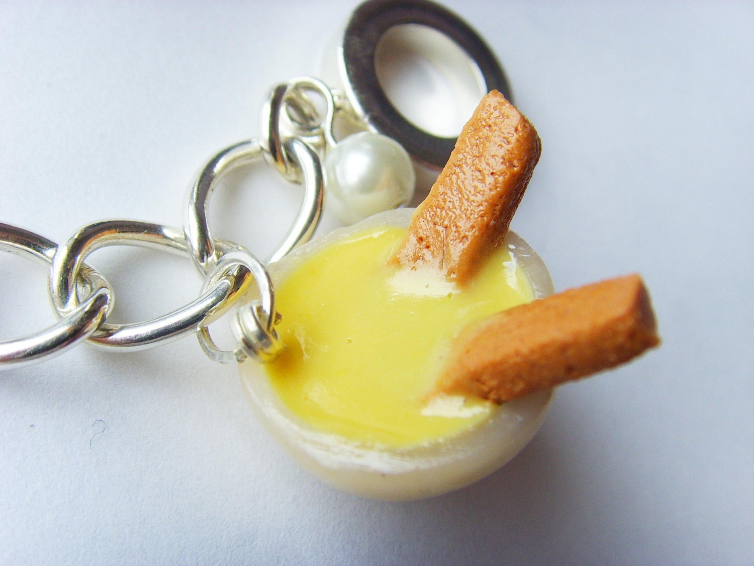 Doctor Who Eleventh Hour Food Bracelet - Fish Fingers & Custard
