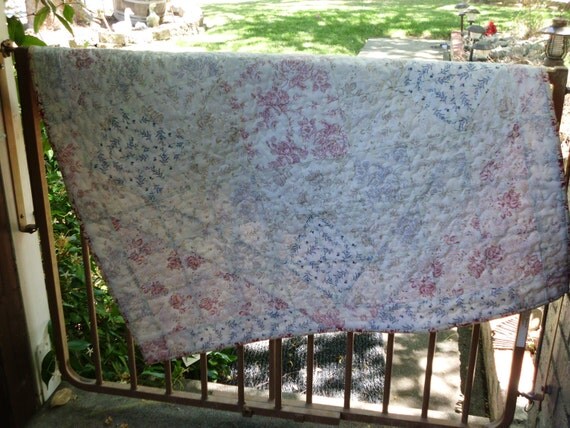Delicate basket table topper