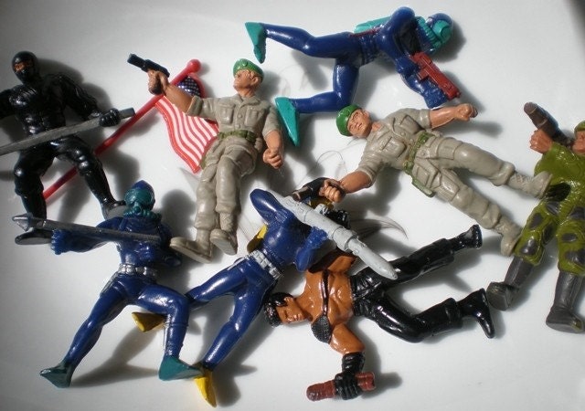 Vintage Patriotic 1986 Action Figures Holding Weapons Eight 2.5 inches