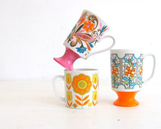 Vintage Retro Pedestal Mugs Mod Sixties Assorted Flower Power Groovy Arnart Coffee Cups