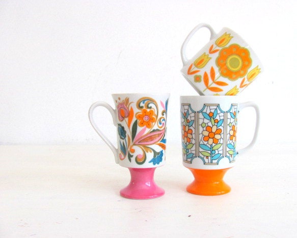Vintage Retro Pedestal Mugs Mod Sixties Assorted Flower Power Groovy Arnart Coffee Cups