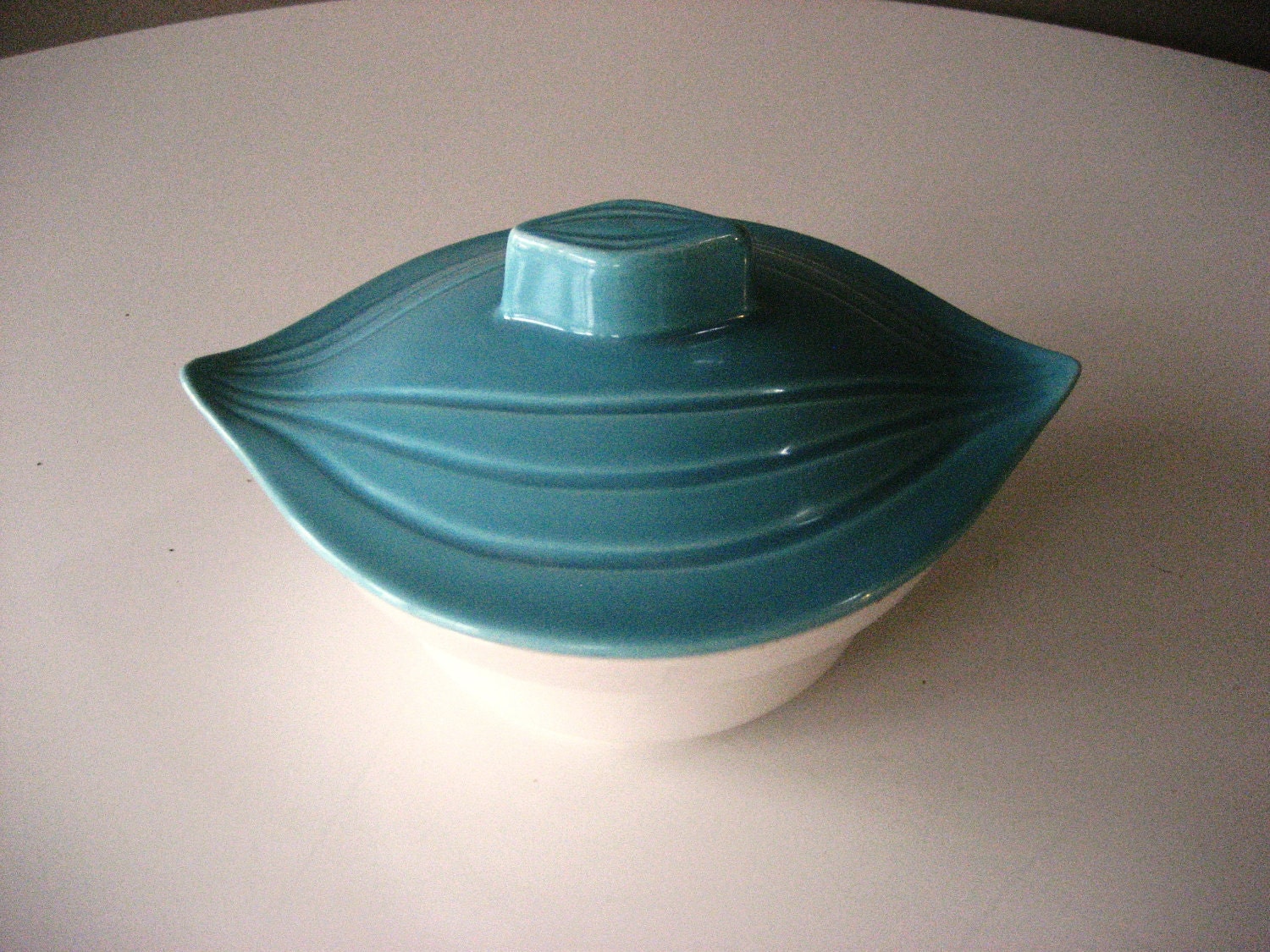 Mid Century Modern Onion Casserole Dish w/lid  Eames Era Mad Men