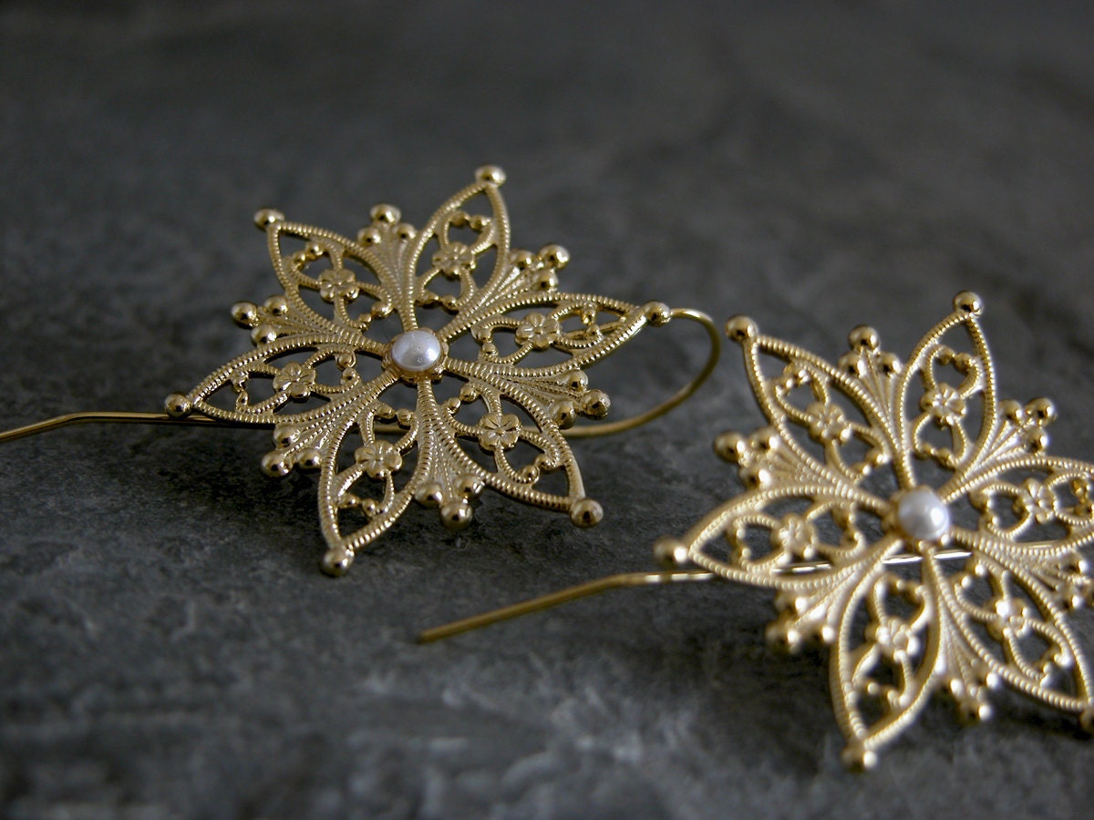 Gold Flower Earrings, Gold Filigree Flower Earrings,Wedding Gold Earrings,Bridal Pearl Earrings,Wedding Earrings ,Gold Earrings