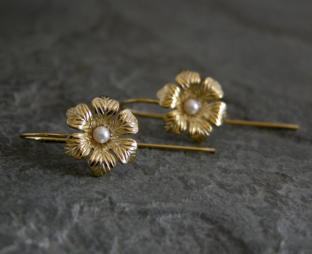 Gold filigree floral earrings with pearl,Bridal earrings, vintage earrings, Gold Wedding earrings, bridesmaid gift, fashion, Israel