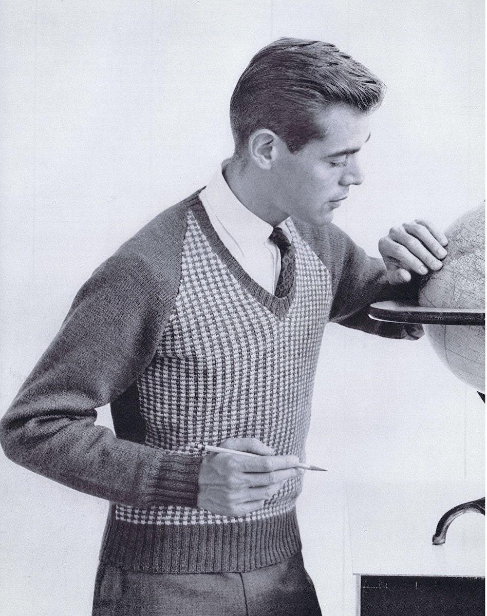PDF of Mens V-Neck Raglan Sweater Knitting Pattern, 1950s