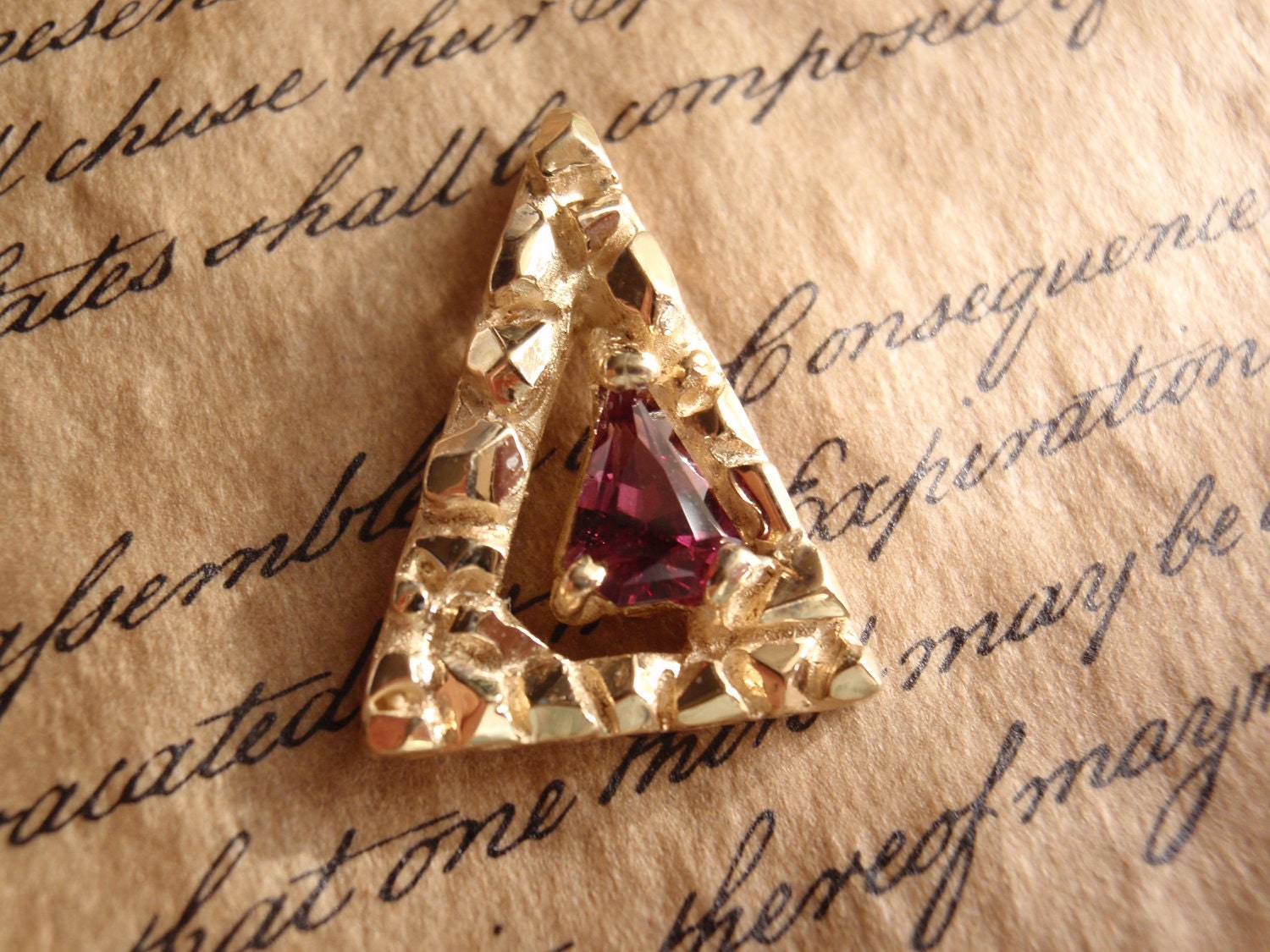 14k Yellow Gold Nugget Pendant Triangle Rhodolite Garnet
