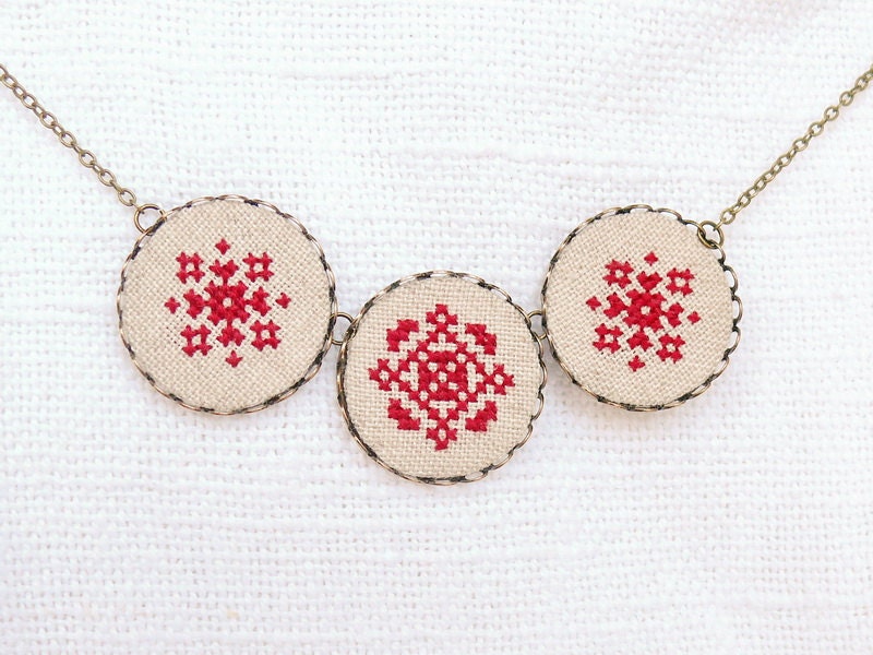 Cross stitch necklace with three royal red ornament in bronze