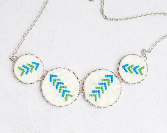 Hand embroidered necklace with four arrows in silvertone
