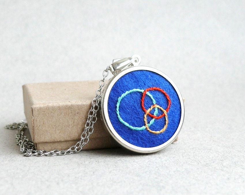 Embroidered jewelry three circles on blue