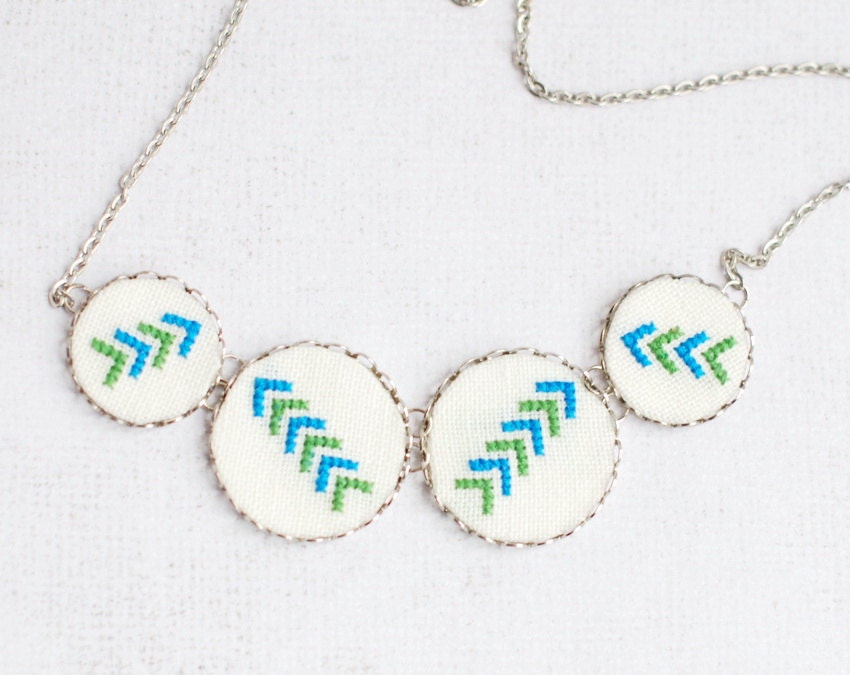 Hand embroidered necklace with four arrows in silvertone