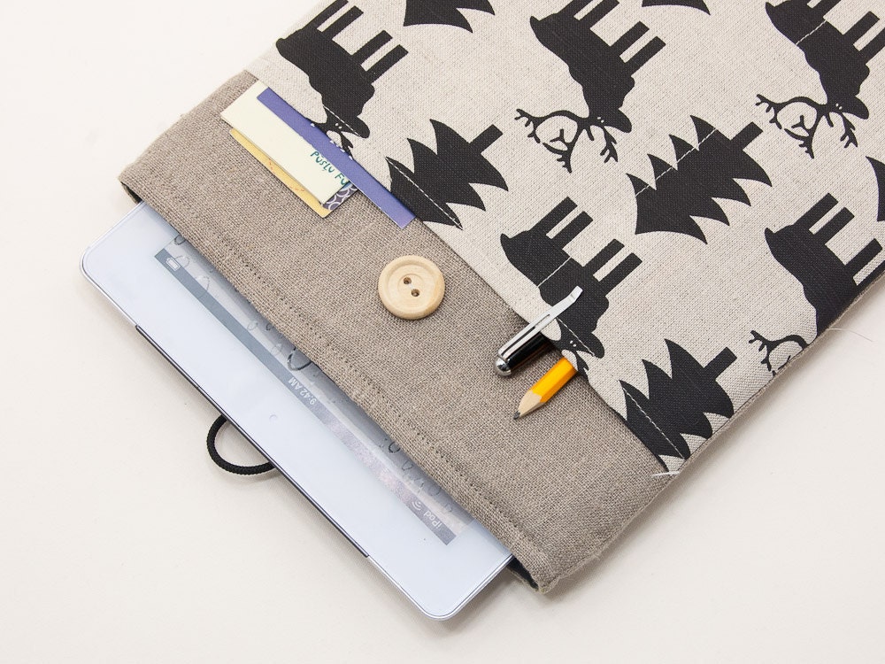 Ipad Case. Ipad bag. Ipad sleeve. Ipad cover with deer and fir pocket and button closure. Ipad 3 case padded. Custom order available.