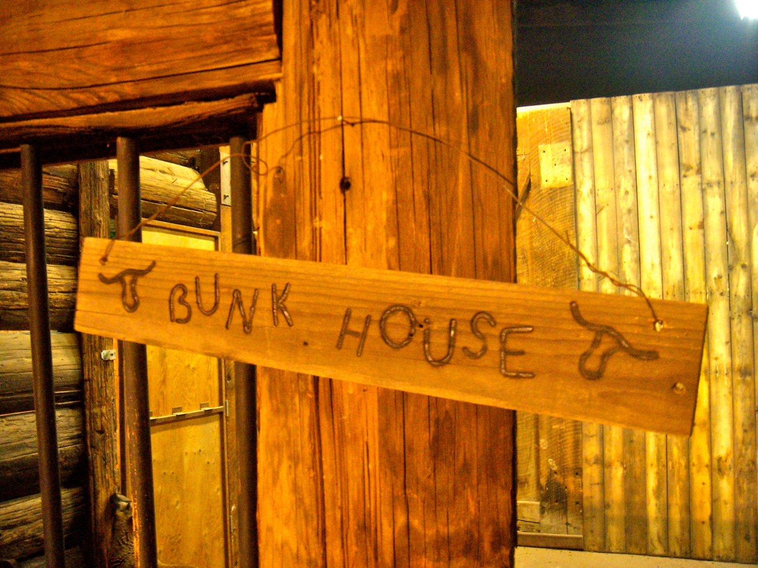 BUNK HOUSE, Branded Wall Sign