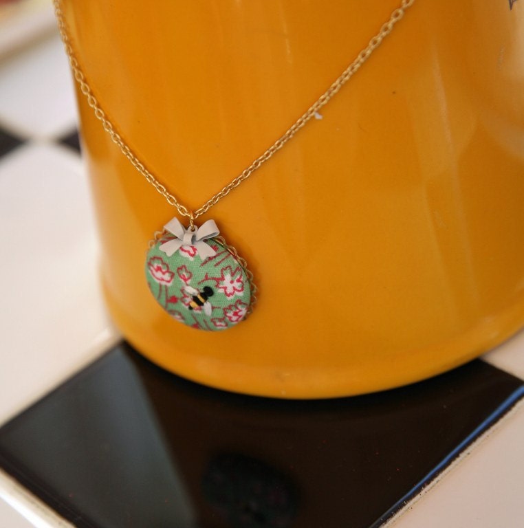Embroidered Necklace. Vintage Feedsack Fabric Necklace. Bee Necklace