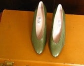 Vintage 1980s Olive Green Van Eli Pumps
