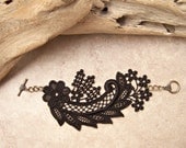 Petunia lace bracelet black