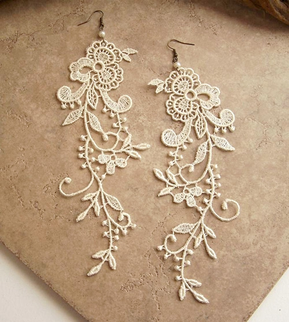 Wisteria ivory lace earrings