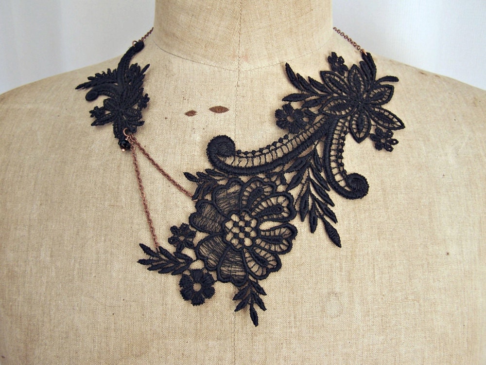 Magnolia black lace necklace