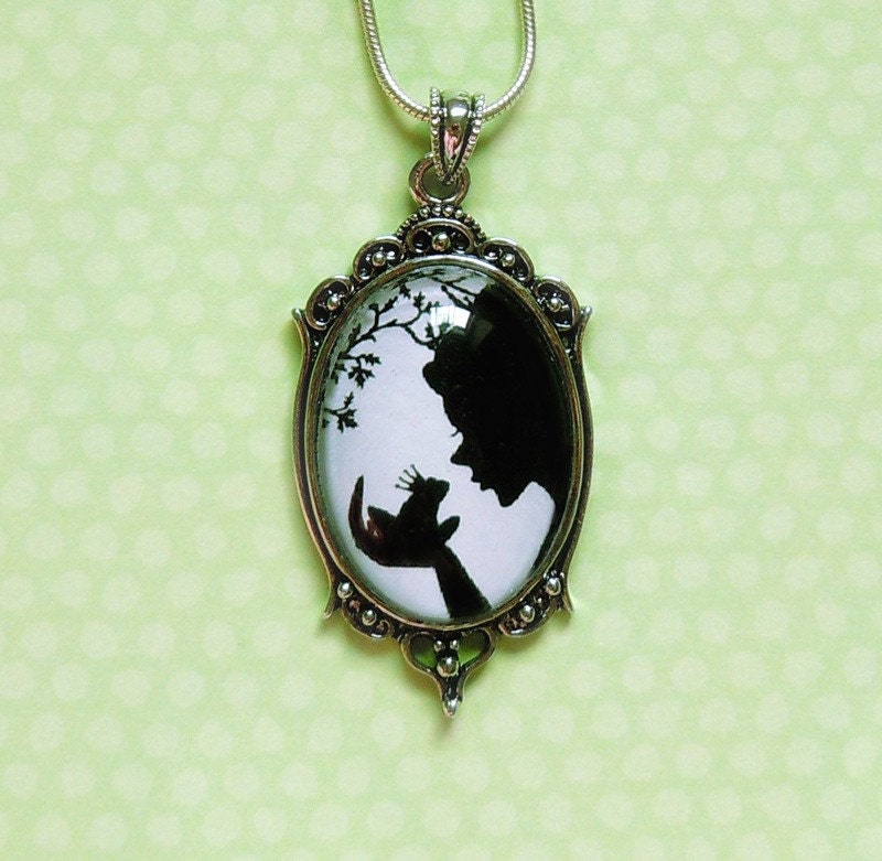 The Magical Kiss --Silhouette Wearable Art Cameo Necklace-Valentine's Gift