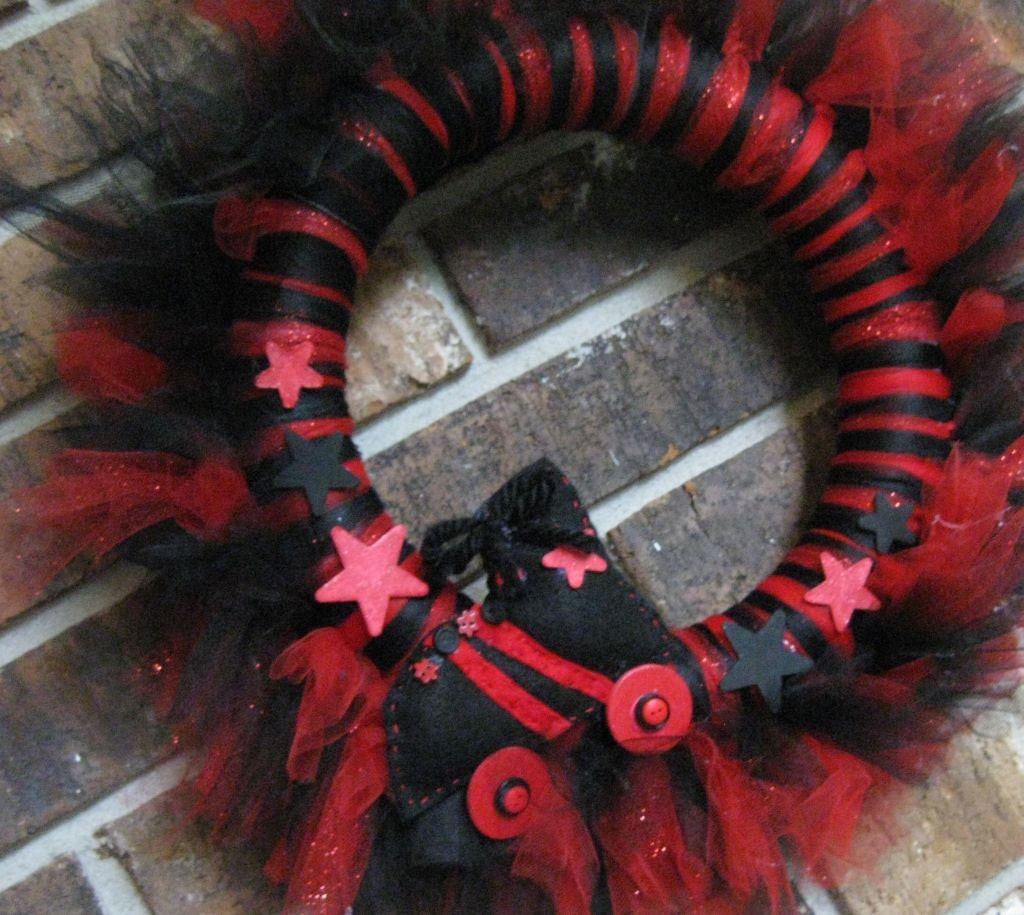 Roller Derby Tu-Tu Tulle Wreath- Roller skates- Can be Custom made with Leagues colors