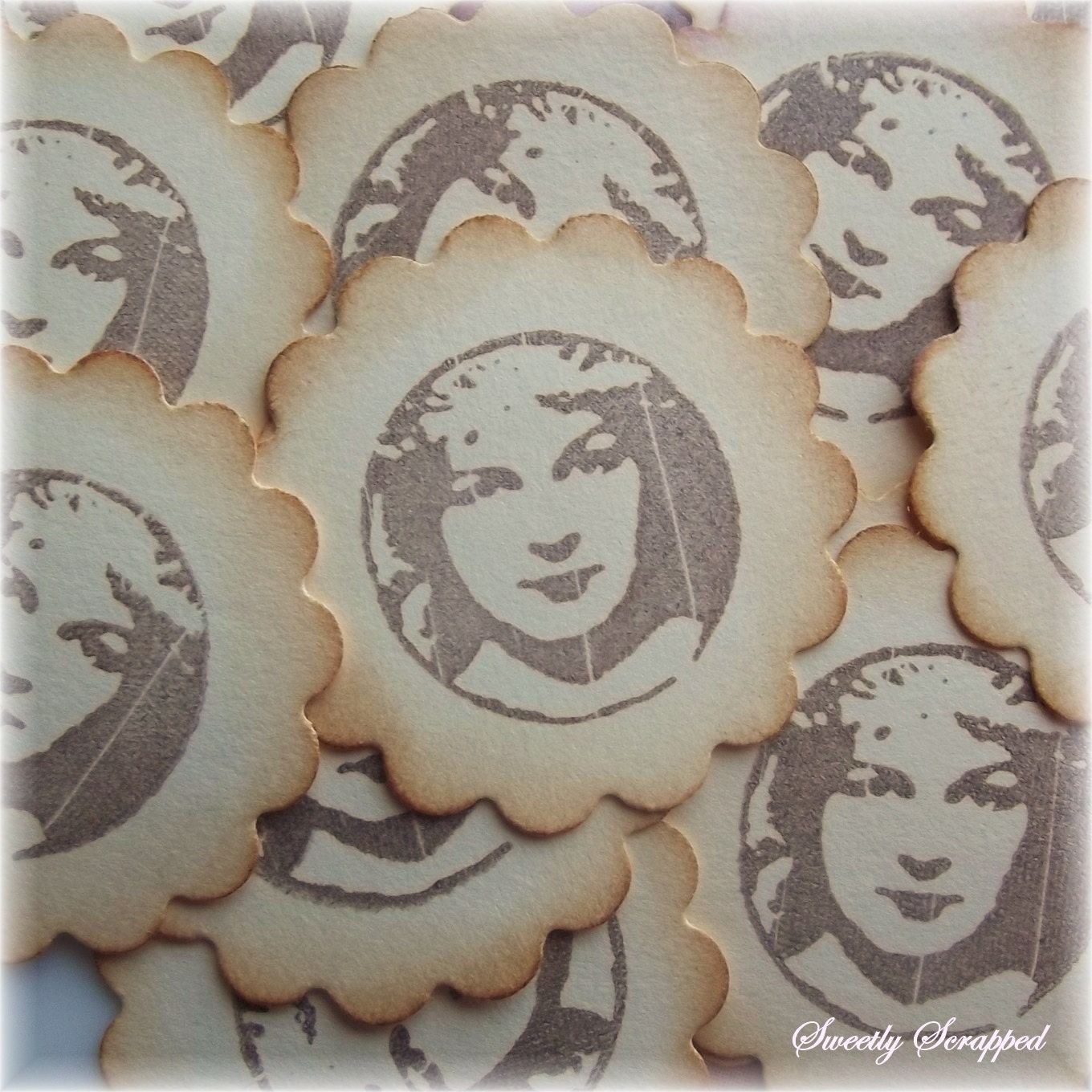 Victorian Lady Scalloped Embellishments - Aged Vintage Edges