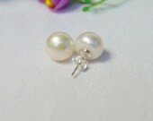 pearl earrings,Bridesmaid Earrings,Bridesmaid Jewelry,Beaded Earrings - Stud Earrings With 9.5-10MM Ivory White Freshwater Pearl