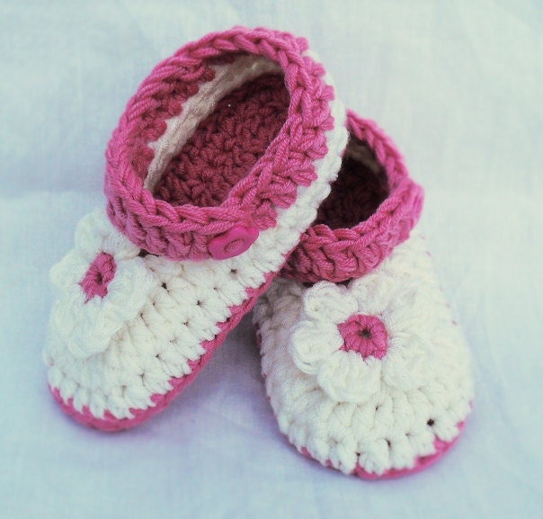 Crochet Mary Jane Slippers / Booties in White and Pink with flower