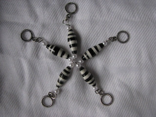 Set of 5 black and white stitch markers for knitting