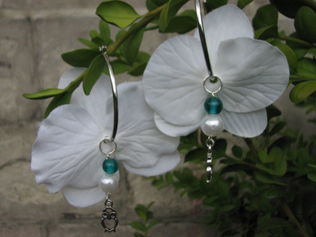 Flower earrings white orchids