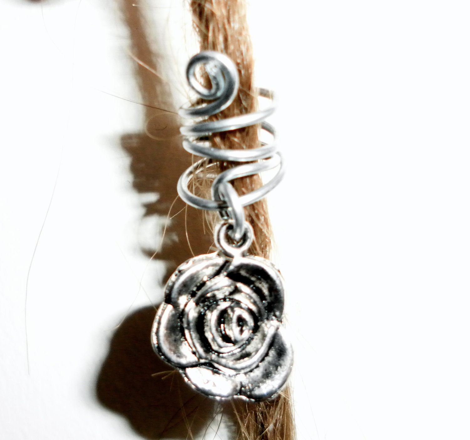 Buy 3 & get 1 for free: flower dread beads
