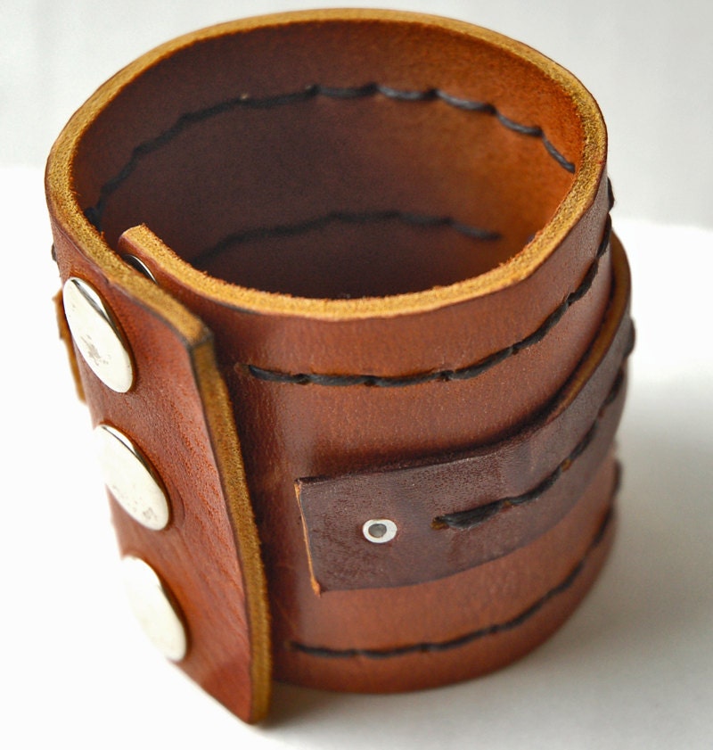 The BeastMaster Contrasting Brown Leather Cuff