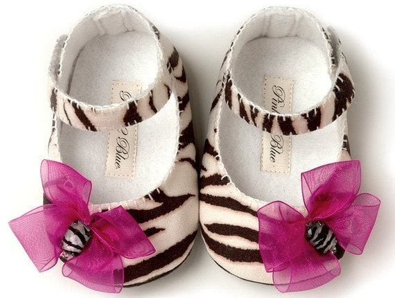 Pink2Blue's Katrina Baby Girl Shoe/Slipper/Bootie. Infant sizes , handmade by pink2blue.