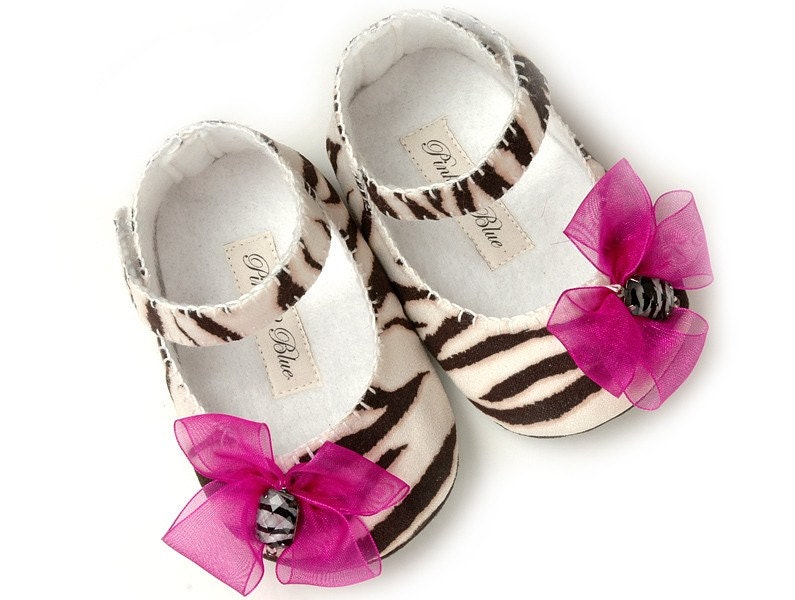 Pink2Blue's Katrina Baby Girl Shoe/Slipper/Bootie. Infant sizes , handmade by pink2blue.