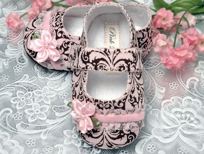 Baby Girl Shoe Emma in Pink Damask by Pink2Blue, slipper/bootie Infant Sizes, Handmade by Pink2Blue.