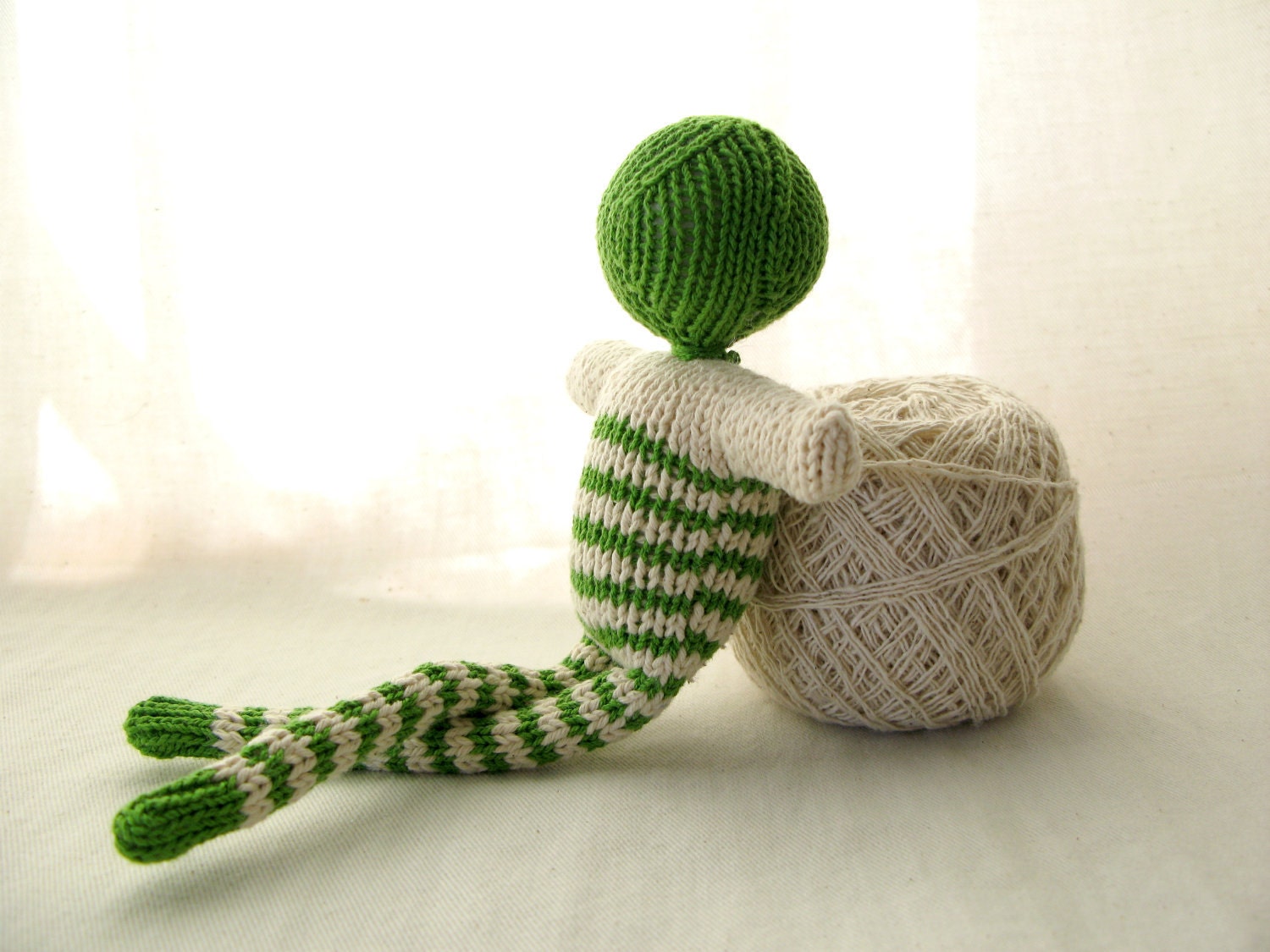 Green striped doll - bonhomme
