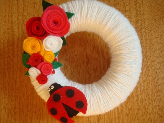 CUTE LADYBUG YARN WREATH DOOR AND WALL DECORATION-8 IN WREATH