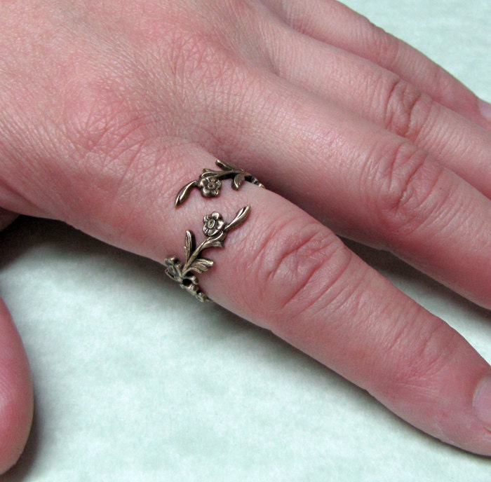 Forest Leaf Spray Ring band