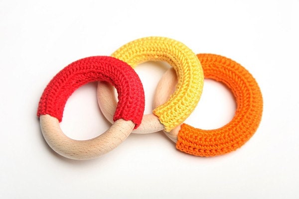 Mix of three teething rings / Babywearing / First toys