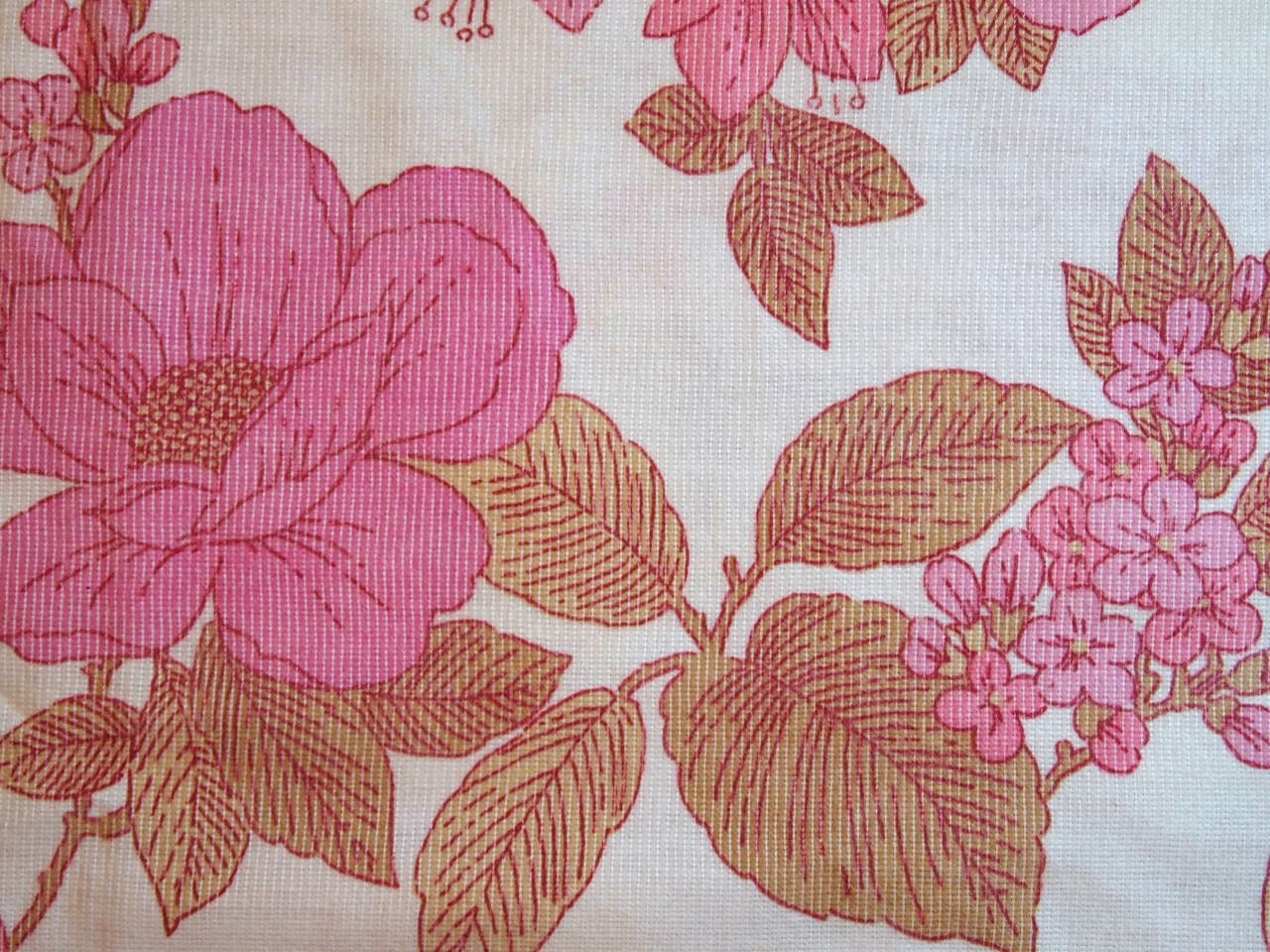 65 x 38" Vintage Fabric Pink Flowers