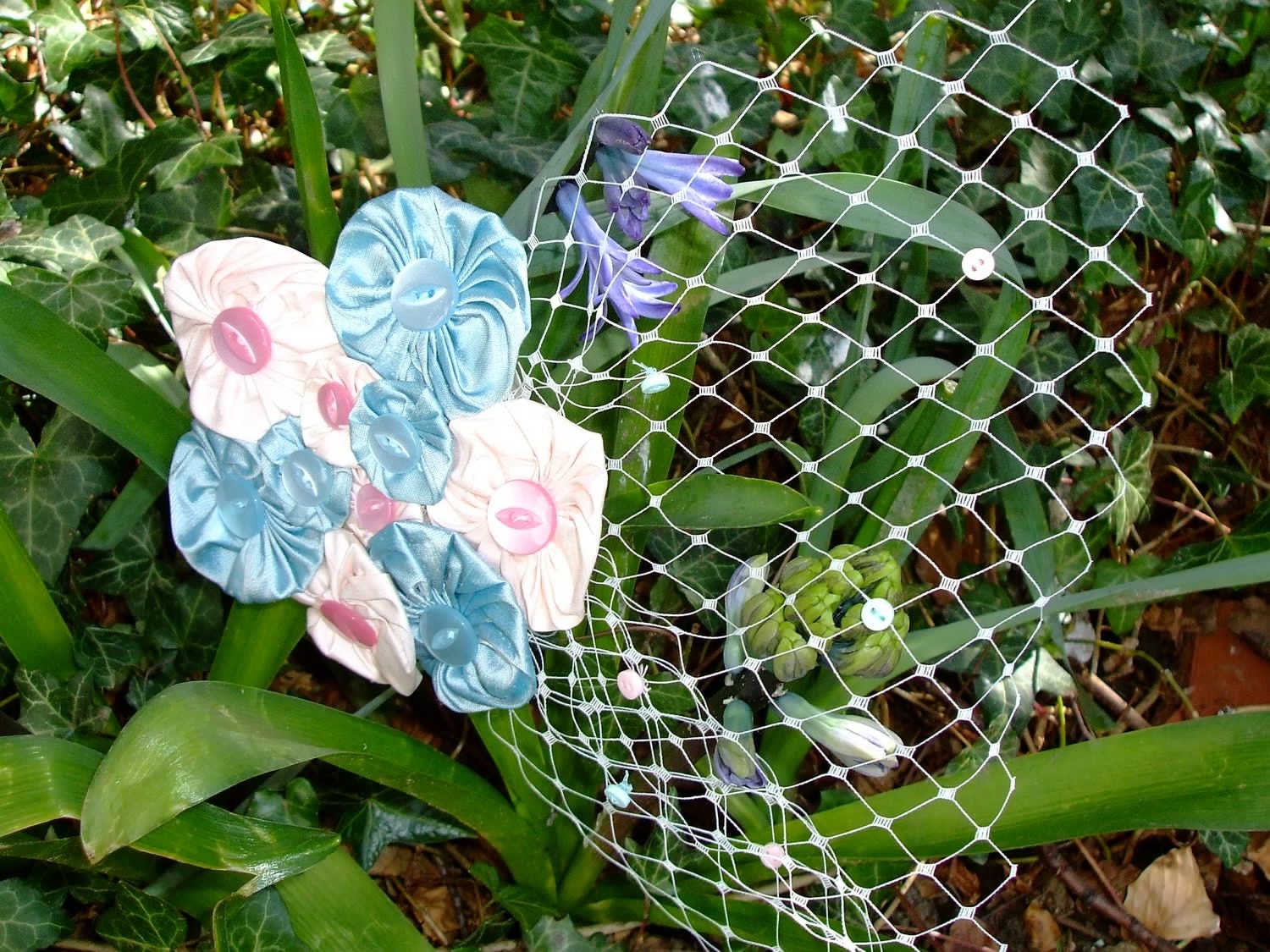 Custom Button and yo-yo fascinator