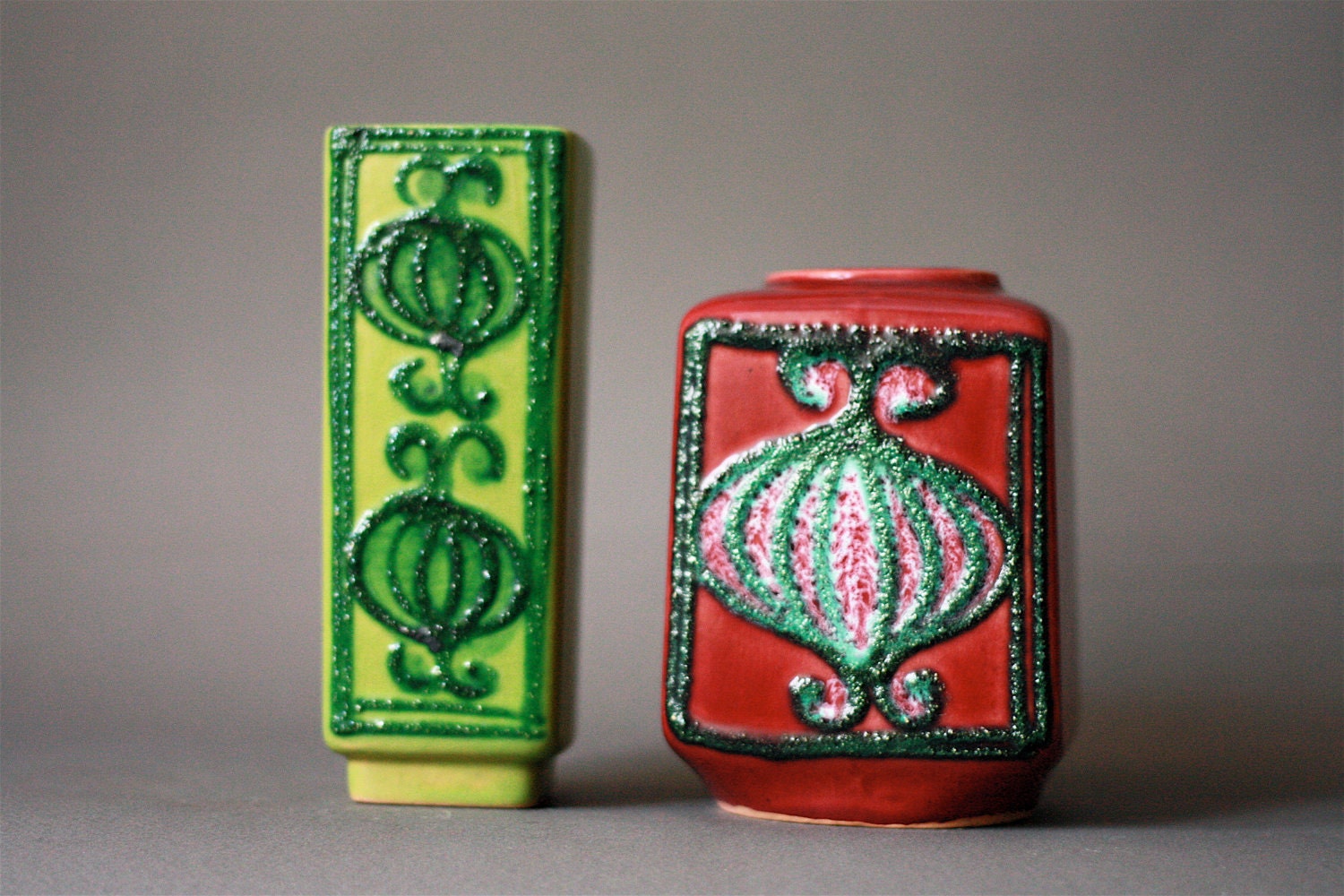 Mid Century Modern Set of Two East German Pottery Vases in Green and Burgundy