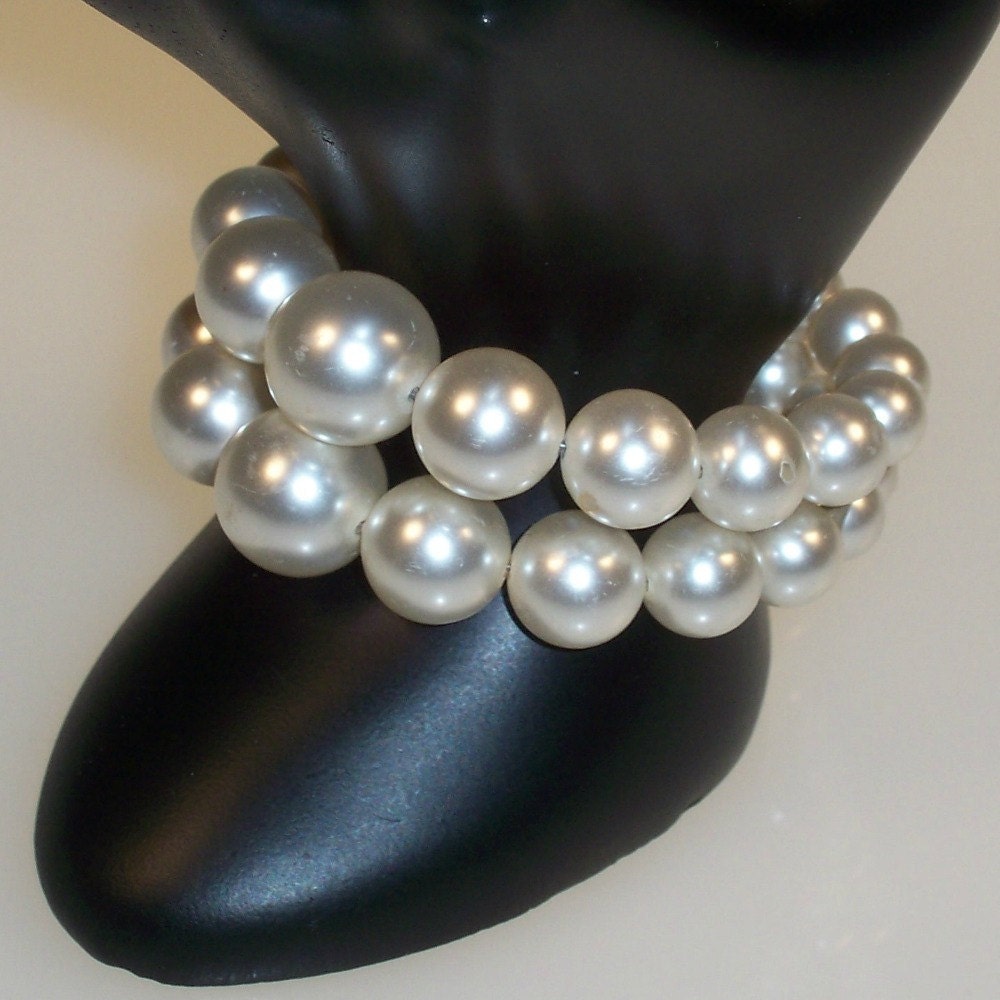 Vintage Beaded Bracelet 1950s Rockabilly Faux Pearls
