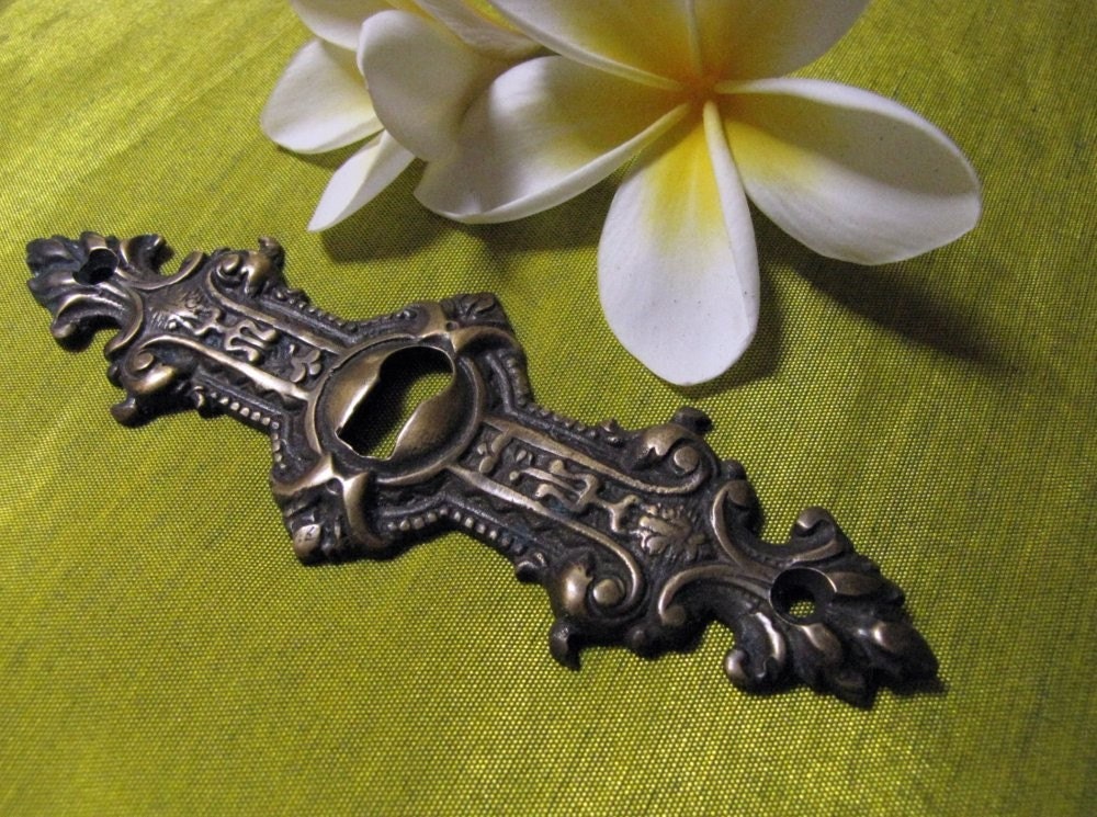 Decorative Horizontal Brass Keyhole Escutcheon