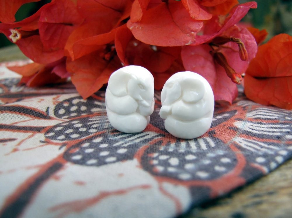 Little Elephant Bead in Carved Bone