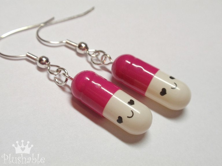 Inlove pill earrings - pink valentines day