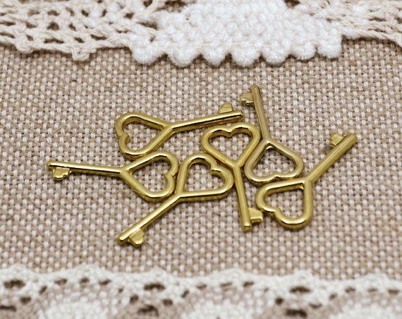 10pcs Golden Heart Ornate Key Charms Pendants.
