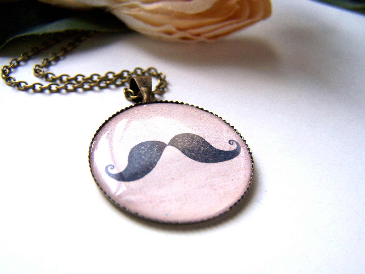 the vintage mustache pendant necklace.