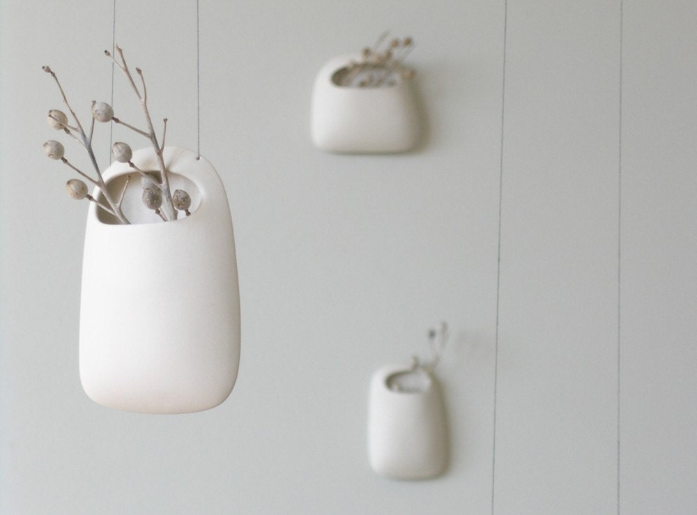Small Hanging Vertical Pod Wall Vase